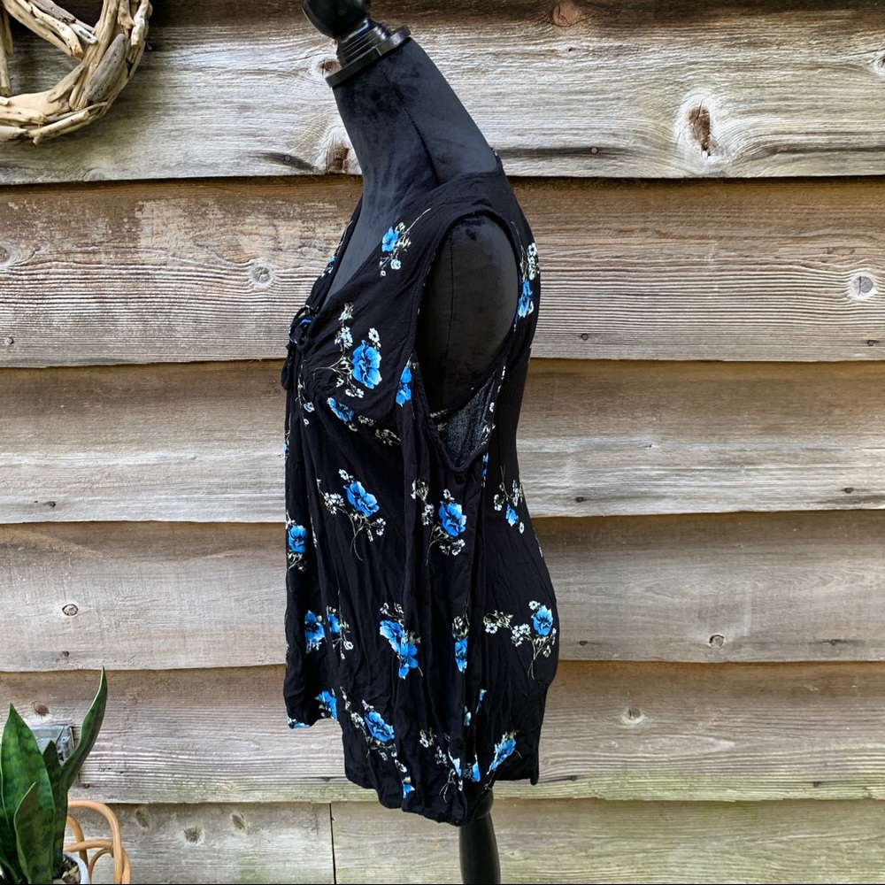 Kendall & Kylie Floral Cold Shoulder Dress Size Small Black Blue - Picture 3 of 9